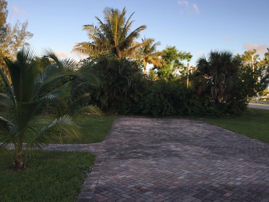 House With Pool, 10 Mins Drive To The Beach! Βίλα Miami Shores Εξωτερικό φωτογραφία